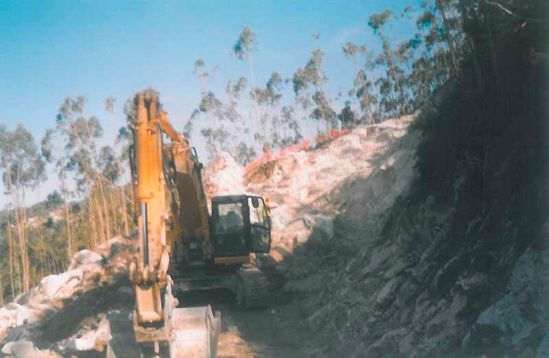 Excavaciones y Construcciones Carabel S.L. máquina encarretera