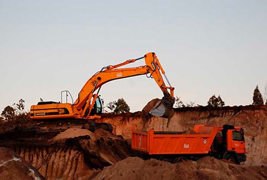 Excavaciones y Construcciones Carabel S.L. excavadora