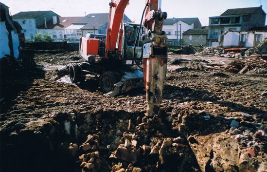 Excavaciones y Construcciones Carabel S.L. máquina para demolición