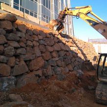 Excavaciones y Construcciones Carabel S.L. pared con piedra